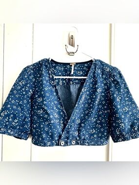 Free People Boho Cottagecore Blue Floral Crop Blouse Size 2 (XS) Puff Sleeve